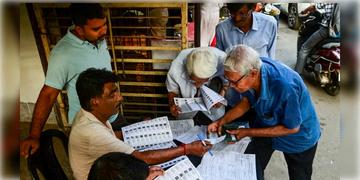 Read more about - SIR 2nd Supplementary list | ‘মধ্যরাতে’ দ্বিতীয় সাপ্লিমেন্টারি তালিকা প্রকাশ কমিশনের, কত নাম বাদ পড়লো?