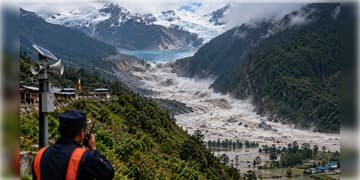 Read more about - Bhutan | ভুটানে হিমবাহ লেক ফেটে বন্যার আশঙ্কা, জারি সতর্কতা! সতর্ক রয়েছে পশ্চিমবঙ্গও!