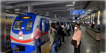 Read more about - Kolkata Metro | অফিস টাইমে ফের মেট্রো বিভ্রাট, অটোমেটিক সিগন্য়ালিংয়ের সমস্যার জেরে হলুদ লাইনে বন্ধ পরিষেবা!