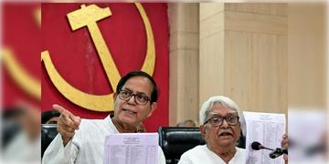 Read more about - Left Front | তৃতীয় প্রার্থী তালিকায় আরও ১৫ জনের নাম প্রকাশ করলো বামফ্রন্ট! চমক গড়বেতার আসনে!