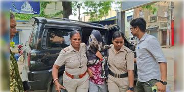 Read more about - Arpita Sarkar | STF-র জালে হামিম মণ্ডলের বান্ধবী অর্পিতা সরকার, হানিট্র্যাপের মাধ্যমে রাজনৈতিক নেতাদের ফাঁসানোর চেষ্টা
