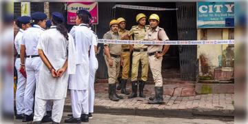 Read more about - New Market Fire | হোটেলে অগ্নিকাণ্ডের জের! আজ থেকে কলকাতায় শুরু যৌথ তদন্ত কমিটির বিশেষ অভিযান!