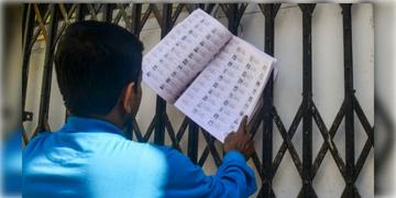 Read more about - SIR-WB 2026 | বাড়বে ভোটার তালিকা নিবিড় সংশোধনের সময়সীমা? SIR নিয়ে সিদ্ধান্ত জানাবে কমিশন