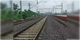 Read more about - Farakka Rail Line | মেরামতি প্রায় শেষ, ফারাক্কা থেকে কখন চলবে ট্রেন? জানালো রেল