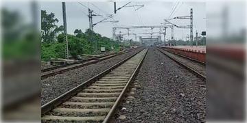 Read more about - Farakka Rail Line | মেরামতি প্রায় শেষ, ফারাক্কা থেকে কখন চলবে ট্রেন? জানালো রেল
