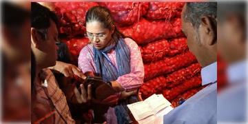 Read more about - Enforcement Branches | চিনির মূল্যবৃদ্ধি রোধে দ্রুত কড়া ব্যবস্থা, মুখ্যমন্ত্রীর হুঁশিয়ারির পরদিনই বাজারে হানা দিল ইবি!