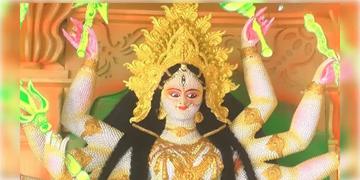 Read more about - Bangladesh Durgapuja | মাটির মাতৃপ্রতিমায় ঝলমল করছে শ্বেতশুভ্র ৩৫ হাজার মুক্তো! সাতক্ষীরার পুজোয় চমক