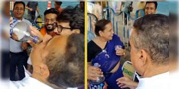 Read more about - Suvendu Adhikari | ভবানীপুরে তৃণমূলের ক্যাম্পে শুভেন্দু! খেলেন ঠান্ডা পানীয়, হাসিমুখে মেলালেন তৃণমূল কর্মী-সমর্থকদের সঙ্গে হাতও!