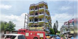 Read more about - Tarapith | তারাপীঠে অগ্নিকাণ্ডের পরে কড়া অ্যাকশন! কৌশিকী অমাবস্যার আগেই হোটেলগুলির স্বাস্থ্য পরীক্ষার নির্দেশ প্রশাসনের