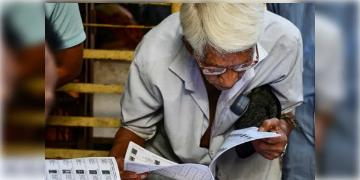 Read more about - SIR in WB | ৩২ লক্ষ নামের মধ্যে প্রথম লিস্টে বাদ ৪০%, শুক্রে প্রকাশ দ্বিতীয় তালিকা