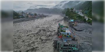Read more about - Nepal Flash Flood | ফের ধেয়ে আসছে হড়পা বান? বন্যা পরিস্থিতির সৃষ্টি নেপালে! আতঙ্কে স্থানীয়রা