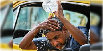 Read more about - Kolkata Weather | সর্বোচ্চ তাপমাত্রা ৩৫ ডিগ্রি সেলসিয়াস, কিন্তু ‘রিয়েল ফিল’ ৫২ ডিগ্রি! কেন এতো তফাৎ?