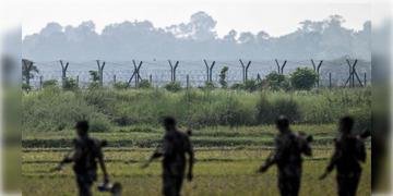 Read more about - Bangaldeshi Infiltrators | তামিলনাড়ু থেকে আটক ৫০ বাংলাদেশি অনুপ্রবেশকারী, হাওড়ায় এনে হরিদাসপুর সীমান্ত দিয়ে করা হবে পুশব্যাক!