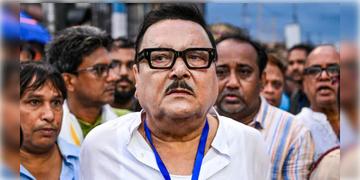 Read more about - Madan Mitra | মদন মিত্রের বাড়িতে পুলিশি হানা, বেআইনি নির্মাণের অভিযোগ উঠলো বিধায়কের বিরুদ্ধে