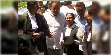 Read more about - Mamata Banerjee | সাত-সকালে কলকাতা হাইকোর্টে মমতা, কালো কোটে নিজেই সওয়াল করবেন তৃণমূল সুপ্রিমো!