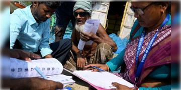 Read more about - Election Commission | এবার ভোটের ডিউটি পালন করবেন চিকিৎসকরাও, নির্বাচনের আগে বড় ঘোষণা কমিশনের!