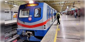 Read more about - Kolkata Metro | বৃহস্পতির সন্ধ্যায় থমকে গেলো মেট্রো! বিপাকে ব্লু লাইনের যাত্রীরা!