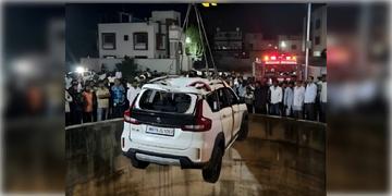 Read more about - Maharashtra | রাতের অন্ধকারে কুয়োয় পড়লো গাড়ি, নাসিকে মৃত ৬ শিশু -সহ ৯