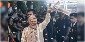 Read more about - BJP | ২৫ বৈশাখে বাংলায় শপথ নেবে বিজেপি সরকার, বাংলা জয়ের পর রবীন্দ্রনাথ স্মরণে নরেন্দ্র মোদী!