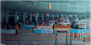 Read more about - Kolkata Airport | কলকাতা বিমানবন্দরে ছিঁড়ে পড়লো লিফট! ভয়াবহ দুর্ঘটনায় আশঙ্কাজনক অবস্থায় হাসপাতালে ভর্তি ৩!