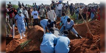 Read more about - Ebola Outbreak | কঙ্গোয় ইবোলার নতুন স্ট্রেনের তাণ্ডব! আক্রান্তের সংখ্যা ৬ হাজার পার! মৃত্যু ২,৯১১ জনের!