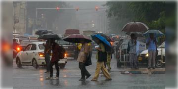 Read more about - Weather Update | গভীর নিম্নচাপের প্রভাবে বাড়বে ঝড়-বৃষ্টি! আজ দক্ষিণবঙ্গের জেলাগুলিতে প্রবল দুর্যোগের সম্ভাবনা!