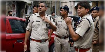 Read more about - Kolkata Police | শহরের সব ব্যাঙ্কের নিরাপত্তার দায়িত্বে এবার স্থানীয় থানা! এলাকাজুড়ে চলবে নজরদারি! জানালো কলকাতা পুলিশ