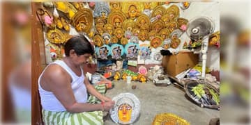 Read more about - Purulia | পুজো অবধি বিক্রি হয়েছে ২০ লাখের মুখোশ! পুরুলিয়ায় মুখে হাসি শিল্পীদের
