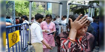 Read more about - SSC | ৩১ অগস্টের মধ্যে নিয়োগ সম্পূর্ণ হচ্ছে না, ২৬০০০ চাকরির বিষয়ে কী জানালো এসএসসি!