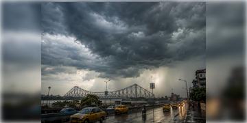 Read more about - Weather Update | নিম্নচাপের ফাঁড়া কাটলেও বৃষ্টি থেকে মুক্তি মিলছে না এখনই, একনজরে কলকাতার আজকের আবহাওয়া আপডেট
