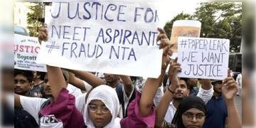 Read more about - NEET Paper Leak | ৫-১০ বছরের জেল, ১০ কোটি টাকারও বেশি জরিমানা! প্রধানমন্ত্রীর কঠোর আইনের প্রতিশ্রুতি দেওয়ার পরই বড় পদক্ষেপ কেন্দ্রের!