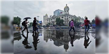 Read more about - Weather Update | শক্তি হারিয়েছে নিম্নচাপ, কমছে বৃষ্টির দাপট, একনজরে আজকের আবহাওয়া আপডেট