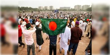 Read more about - Bangladesh | ঈদের দিনই অগ্নিগর্ভ পদ্মাপাড়, নামাজের পরই ভাঙচুর-লুটপাট, ফরিদপুরের আহত কমপক্ষে ৮!