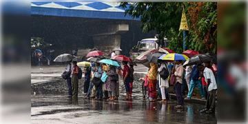 Read more about - Weather Update | রাজ্যে নিম্নচাপের ভ্রূকুটি, সপ্তাহান্তে ফিরতে পারে বৃষ্টি, বাড়ছে গরমও!