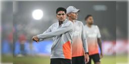 Read more about - Shubman Gill | ধোঁয়াশায় ঢেকেছে স্টেডিয়াম, খেলবেন না শুভমন! দূষণের জেরে ১ ঘন্টা পিছিয়ে গেলো ম্যাচ!