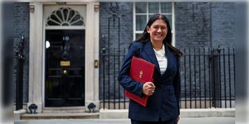 Read more about - Indian Origin British Minister | ব্রিটিশ রাজনীতিতে শক্তিশালী হলো ভারতীয় বংশোদ্ভূত প্রতিনিধিদের উপস্থিতি!