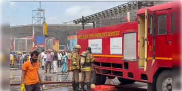 Read more about - Sealdah Station | সাত সকালে শিয়ালদহ স্টেশনের ফুড কোর্টে আগুন! তুঙ্গে আতঙ্ক!