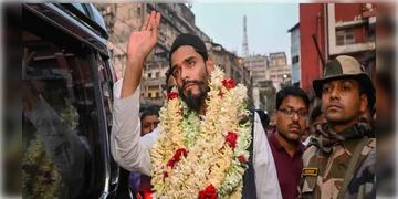 Read more about - Naushad Siddiqui ISF | ভাঙড়ে ভাইজান-ম্যাজিক, শওকত মোল্লাকে উড়িয়ে বিপুল ভোটে জয়ী ISF প্রার্থী নওশাদ সিদ্দিকী
