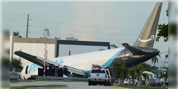 Read more about - Miami Airport | মিয়ামিতে রানওয়ে ছাড়িয়ে ট্রাকের ধাক্কায় জ্বলল বিমান! নিহত ৫!