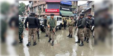 Read more about - Terror Attack | কাশ্মীরের অনন্তনাগে জঙ্গিহানায় নিহত এক পুলিশকর্মী! হামলার দায় স্বীকার লস্কর-ই-তৈবার ছায়া সংগঠনের!