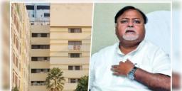 Read more about - Partha Chatterjee | রেশন দুর্নীতিতে তোলপাড় বঙ্গে, সাতসকালে পার্থ চট্টোপাধ্যায়ের বাড়ি তল্লাশি ইডির