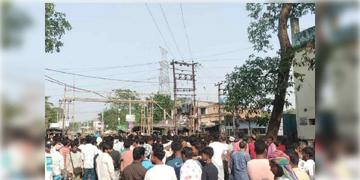 Read more about - Kaliachak | বুধে উদ্ধার কালিয়াচকের ৭ জুডিশিয়াল অফিসার, গভীর রাতে অবরোধ মুক্ত জাতীয় সড়ক