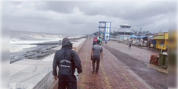 Read more about - Digha | দুর্যোগপূর্ণ আবহাওয়ার পূর্বাভাসের জেরে জারি নিষেধাজ্ঞা, দিঘা থেকে বিষণ্ণ মুখে ফিরছেন পর্যটকরা!