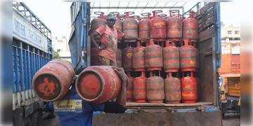 Read more about - LPG Price Hike | উৎসবের মুখেই চড়ল বাণিজ্যিক গ্যাসের দাম, স্বস্তি গৃহস্থের!
