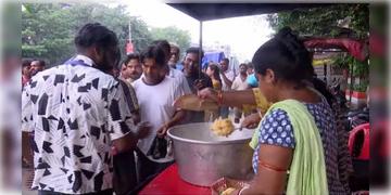 Read more about - Aahar Canteen | মাত্র ১ টাকায় মিলবে বিরিয়ানি-মিষ্টি! মহালয়া থেকেই চালু হচ্ছে 'আহার ক্যান্টিন'!