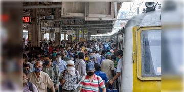 Read more about - Eastern Railway | শিয়ালদহ ডিভিশনে মেগা ব্লক, আগামী শনি ও রবিবার বাতিল একাধিক লোকাল ট্রেন!