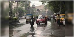 Read more about - Weather Update | রাতভর ঝড়বৃষ্টি, মহানগরে ২.৫ ডিগ্রি নামল সর্বনিম্ন তাপমাত্রা, একনজরে আজকের আবহাওয়া আপডেট