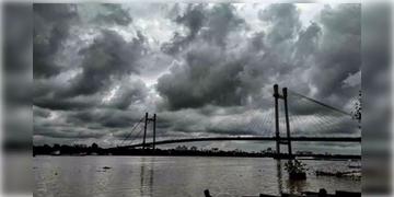 Read more about - WB Weather | ঝড়-বৃষ্টিতে একধাক্কায় কমলো প্রায় ৬ ডিগ্রি তাপমাত্রা, রবিবার পর্যন্ত একই রমক থাকবে আবহাওয়া!