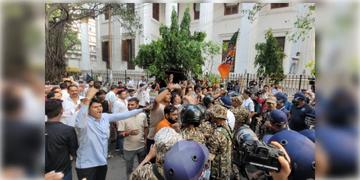 Read more about - CEO Office | 'বিহার, উত্তরপ্রদেশের ভোটারদের যুক্ত করা হচ্ছে বাংলার তালিকায়', ফর্ম ৬ নিয়ে বড় অভিযোগ, উত্তপ্ত সিইও দপ্তর চত্বর!