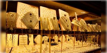 Read more about - Gold Rate Today | পুজোর আগে সস্তা হলো সোনা, একনজরে আজ কলকাতা-দিল্লি-মুম্বাইয়ে হলুদ ধাতুর দর!